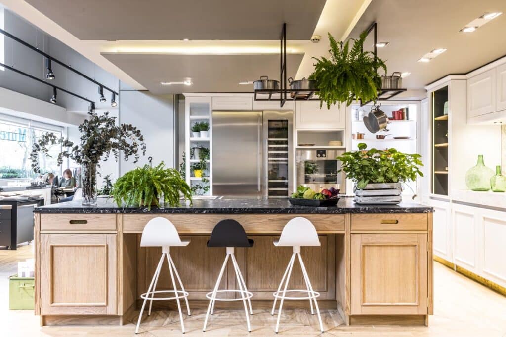 Ideas cocina con mármol y plantas